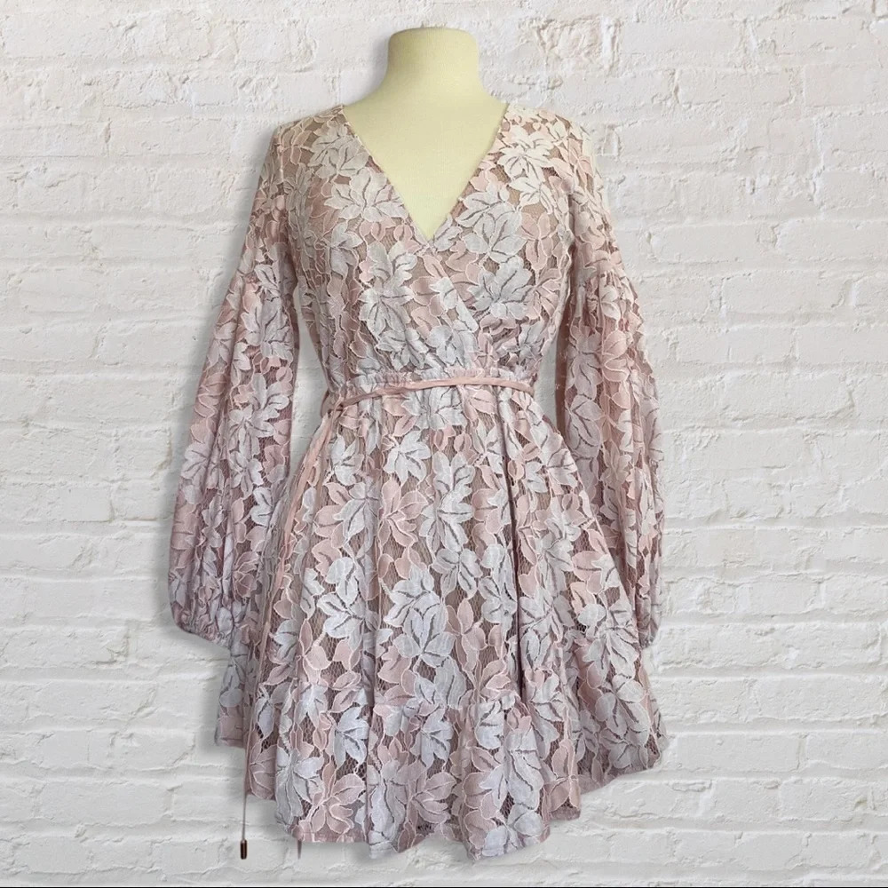 {Here Comes the Sun} Lace dress with ballon sleeves